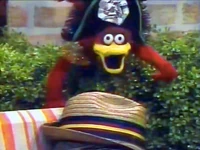 Pinwheel-Admiral-Bird-hat.jpg (213 KB) The Admiral Bird with Smitty's hat