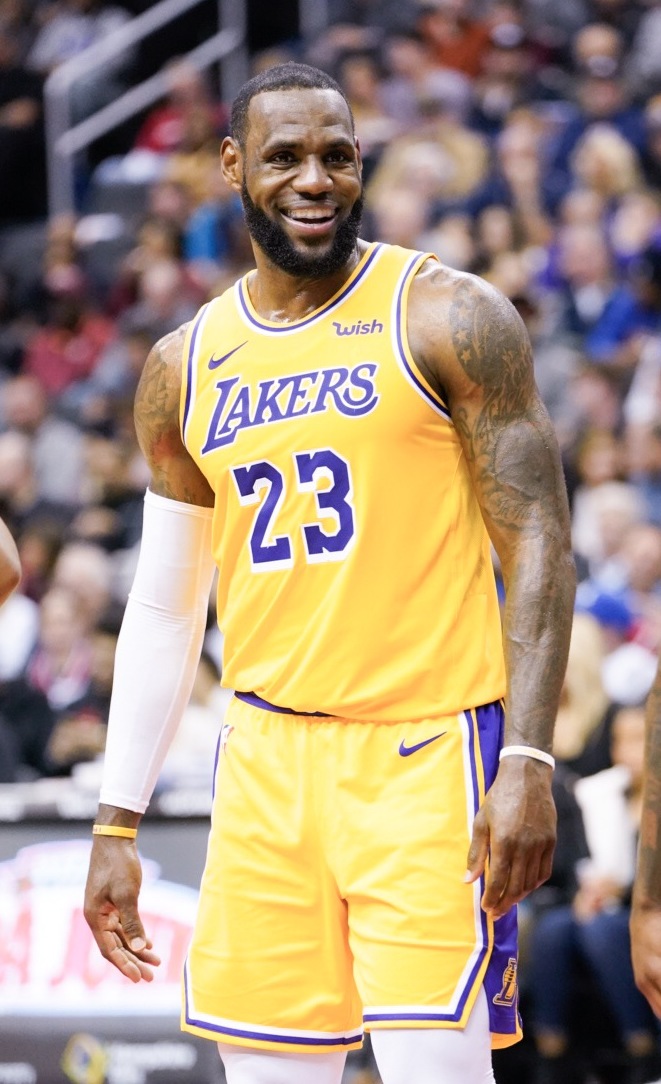 Por qué LeBron James usa el número 6 en la NBA?