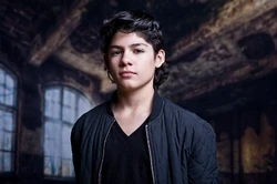 MV5BNDQ0NjA2NjcyM15BMl5BanBnXkFtZTgwMTA0MzkzNzE@. V1 