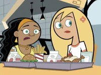 S02E12 - Flirting with Disaster (S02E32)-163025 - Valerie and Star.jpg (112 KB)