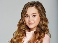 Brec-Bassinger-photo-e1449690490720