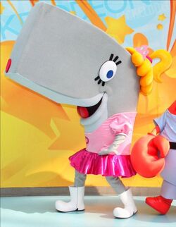 Pearl Krabs walk-around character