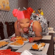 Nicki-minaj-red-ruby.gif (7.05 MB)