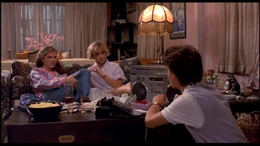Glen tricking his mother while Nancy and Tina watch.