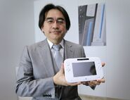 Satoru Iwata holding the Wii U Controller