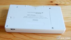 Dsi-hardware-and-firmware-pics-20081031072658100 640w.jpg