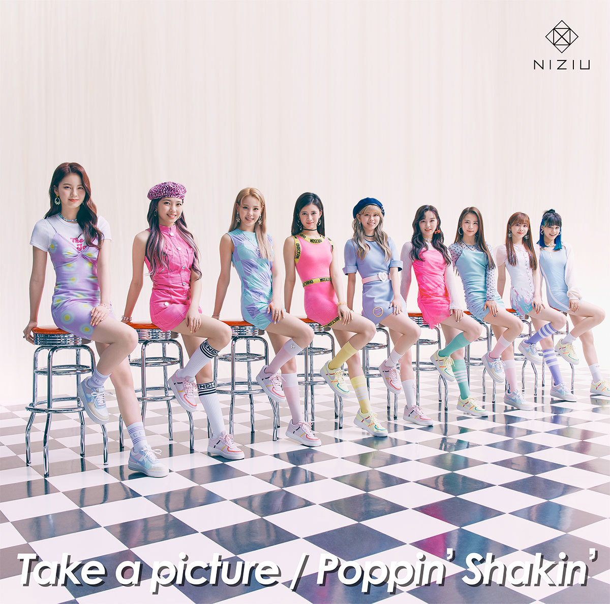 NIZIU - PRESS PLAY: 1ST SINGL (RANDOM VER.) - CD - Music | musicjapanet