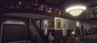 CLean Manor Entrance Hall