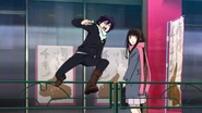 S1E1: Hiyori watches Yato chase after Milord.
