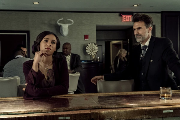 NOS4A2-Promo-2x06-The-Hourglass-17-Maggie-Jonathan-Hourglass-Man