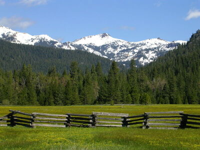 800px-Lassen meadow caldera