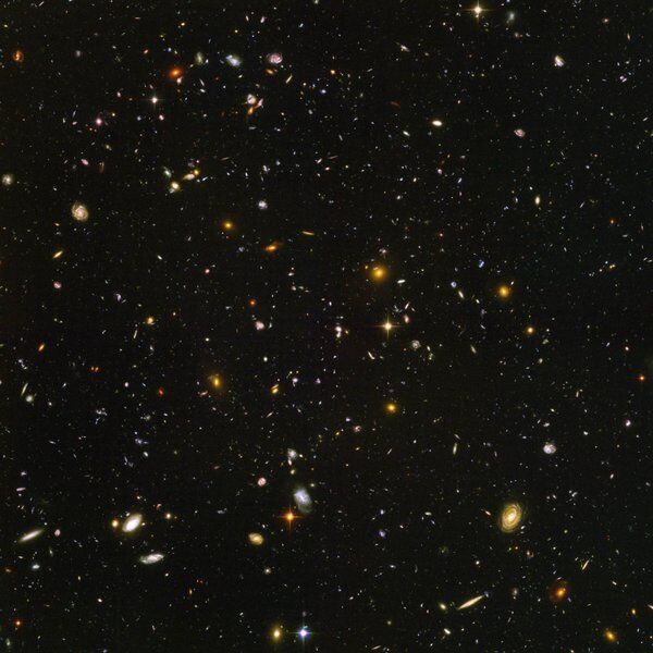 https://static.wikia.nocookie.net/novelas/images/2/28/Hubble_Ultra_Deep_Field.jpg/revision/latest/scale-to-width-down/600?cb=20060104164344