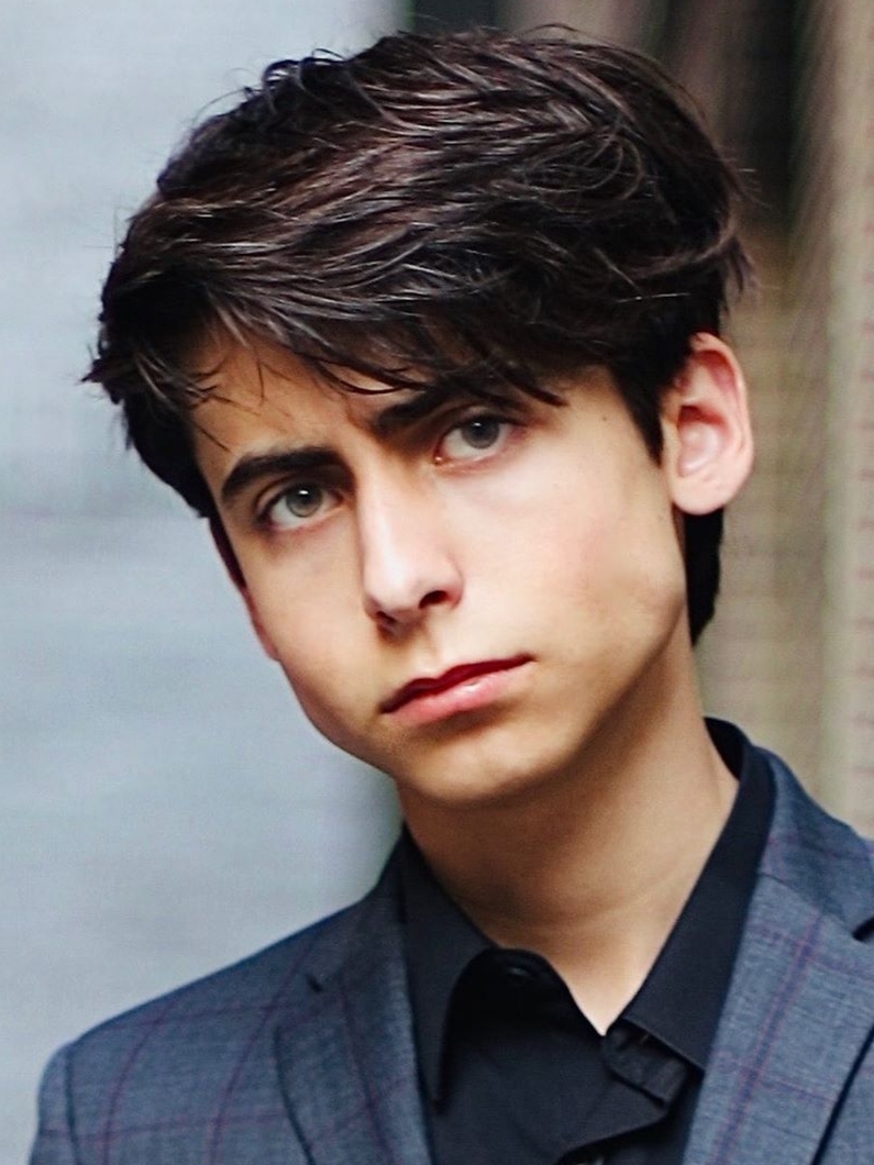 Aidan gallagher картинки