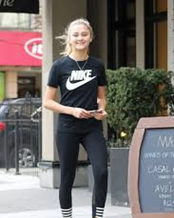 Lizzy Greene Nicky Ricky Dicky Dawn Wiki Fandom In 2017 the boy appeared at kids' choice sports awards with his girlfriend lizzy greene is just 15 years old, but she has already become a popular tv actress. nicky ricky dicky dawn wiki