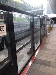 A metro leaving Cherrybrook Station
