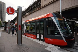 1280px-Sydney Light Rail13