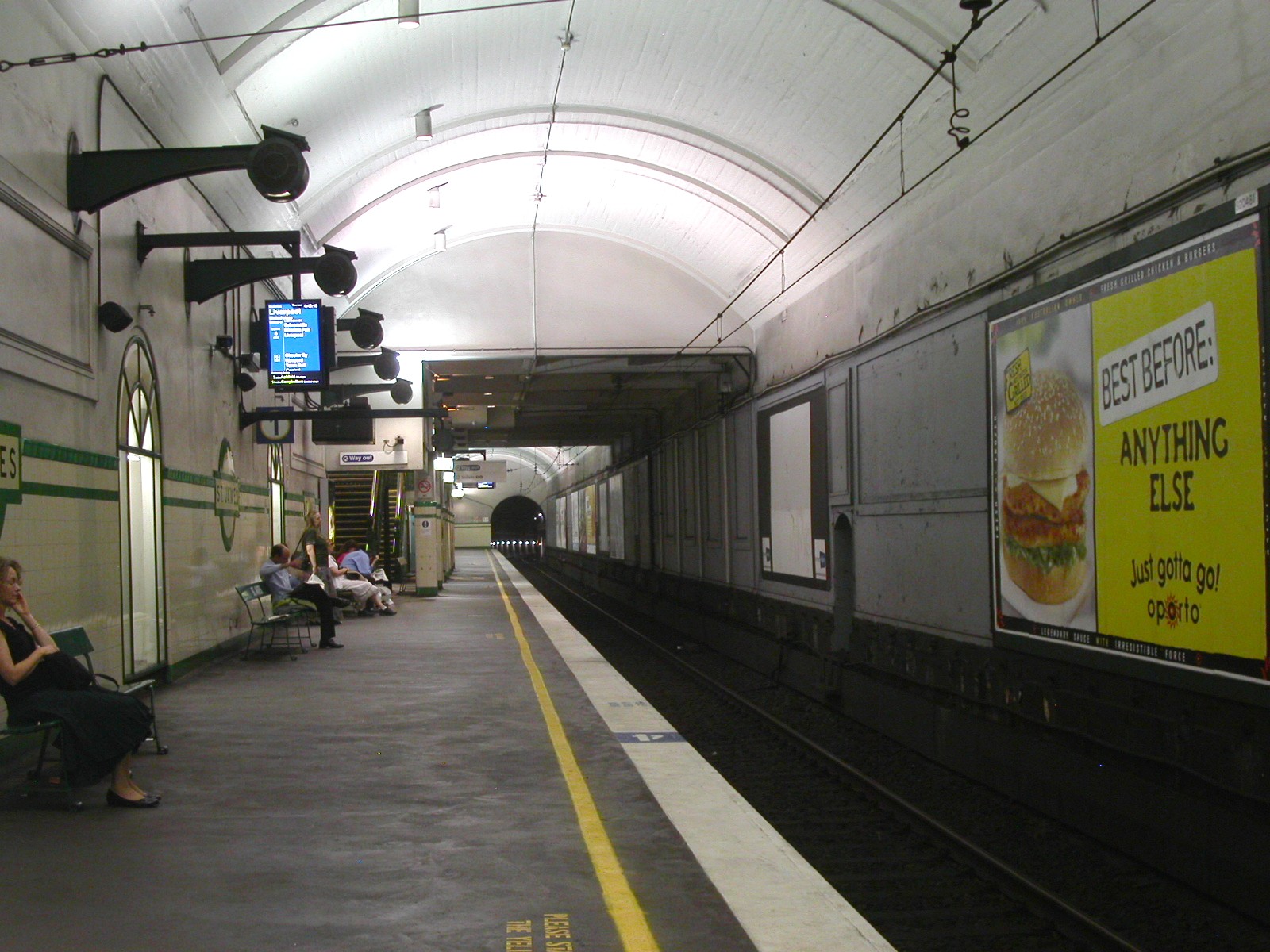 File:Long Branch GO Station platform shelters.JPG - Wikimedia Commons