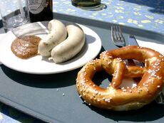 Weißwurst mit Laugenbrezel und Senf.jpg