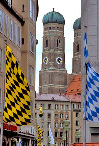 Mun flags frauenkirche.jpg