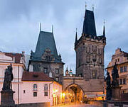 220px-CharlesBridgeMalaStranaPragueCzechRepublic.jpg