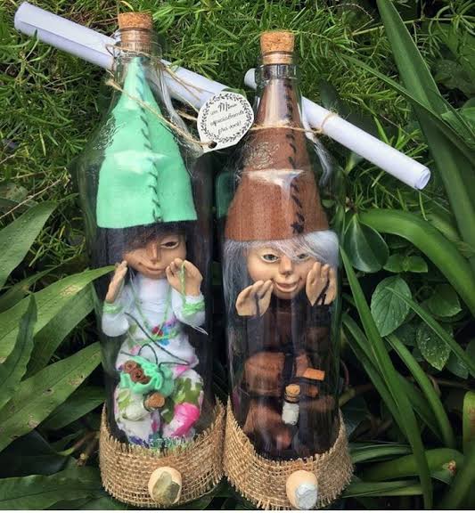 Sexta-feira 13: Conheça a lenda dos duendes confeccionados em MG que se  mexem e saem de dentro de garrafas de vidro, Sul de Minas