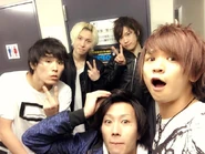 B9PoVF2CUAIdZin.jpg (44 KB) With AiZe