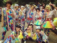 Miume with other members of ODOROOM