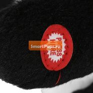 The red label on the panda version of the fake.
