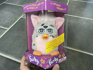 English Imported Leopard from Germany. The text translates to “The Original from the USA! Furby with English-language chip! Complete German-language instructions included. Limited first edition.”