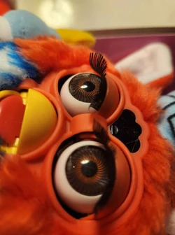 アメリカ限定の「PATRIOTIC FURBY」（自由の女神バージョン） il_1080xN.3223582043_3vuz.jpg