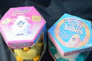 A top view of a Dubby‘s box and a Furby Baby‘s box.