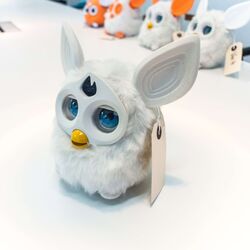 Furby ホワイト 箱付き　動作確認済み Furby ホワイト 箱付き 動作確認済み（Furby ホワイト 箱付き