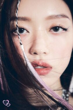 ohmygirl yooa selfish ユア サノク トレカ hqdefault.jpg
