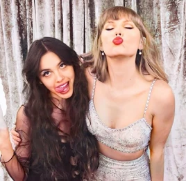Olivia and Taylor 