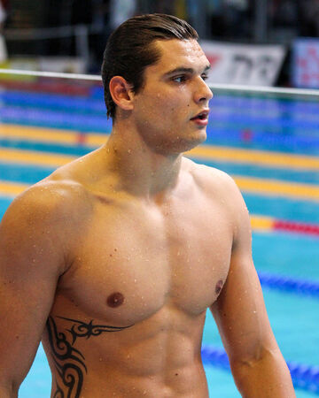 Florent Manaudou Height - Florent Manaudou Fier De Ses Exploits Nu Sur Twitter Pour Feter Sa Victoire Puretrend _ The wingspan of most people is supposed to be the same width as the overall height of their body.