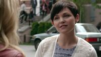 Mary Margaret encoraja Emma a ficar.