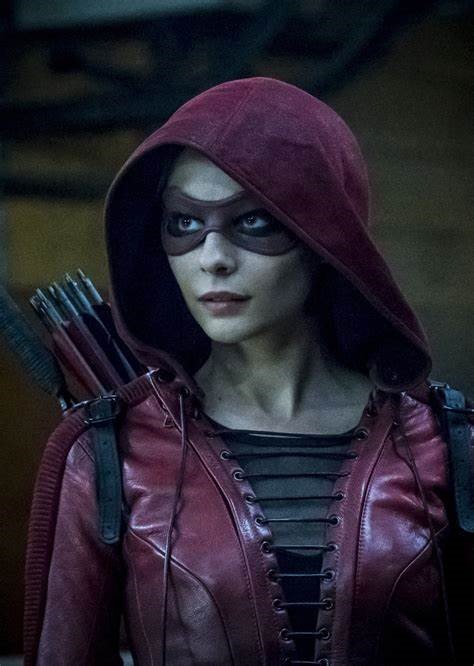 The jacket in red leather Thea Dearden Queen / Speedy (Willa Holland) on  Arrow season 5