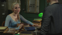 4x06 Elsa livres recherches bibliothèque de Storybrooke Belle French Gold