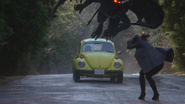 4x12 voiture Coccinelle jaune d'Emma Swan Chernabog Regina Mills frontière limite de la ville Storybrooke propulsion