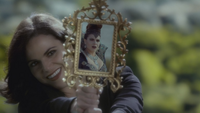 6x08 Regina Mills reflet miroir magique Méchante Reine sourire piège