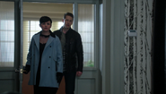 4x19 Mary Margaret Blanchard David Nolan désolé couple entrent excuses Maléfique bureau du maire mairie de Storybrooke