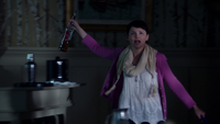 2x01 Mary Margaret Blanchard MacCutcheon feu mairie de Storybrooke