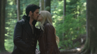 4x01 Killian Jones Capitaine Crochet Emma Swan baiser