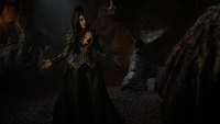 6x10 Regina Mills Méchante Reine cellule Rumplestiltskin nouvelle tenue préparation méchante