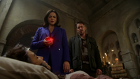 4x11 Regina Mills Robin de Locksley Marianne couchée cœur main