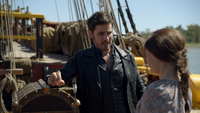 6x04 Killian Jones Belle French coffre malle Jolly Roger