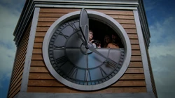 Le groupe observe le 