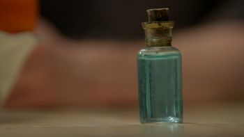 4x08 fiole bouteille potion charme de localisation