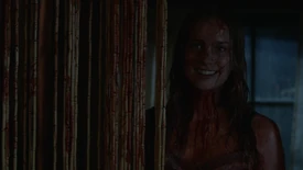 D1x09 Amy Hughes psychopathe meurtrière sourire.png (1,81 Mio) Amy Hughes ("Le Mal Incarné")
