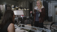 4x12 Regina Mills Emma Swan bouteilles mairie de Storybrooke